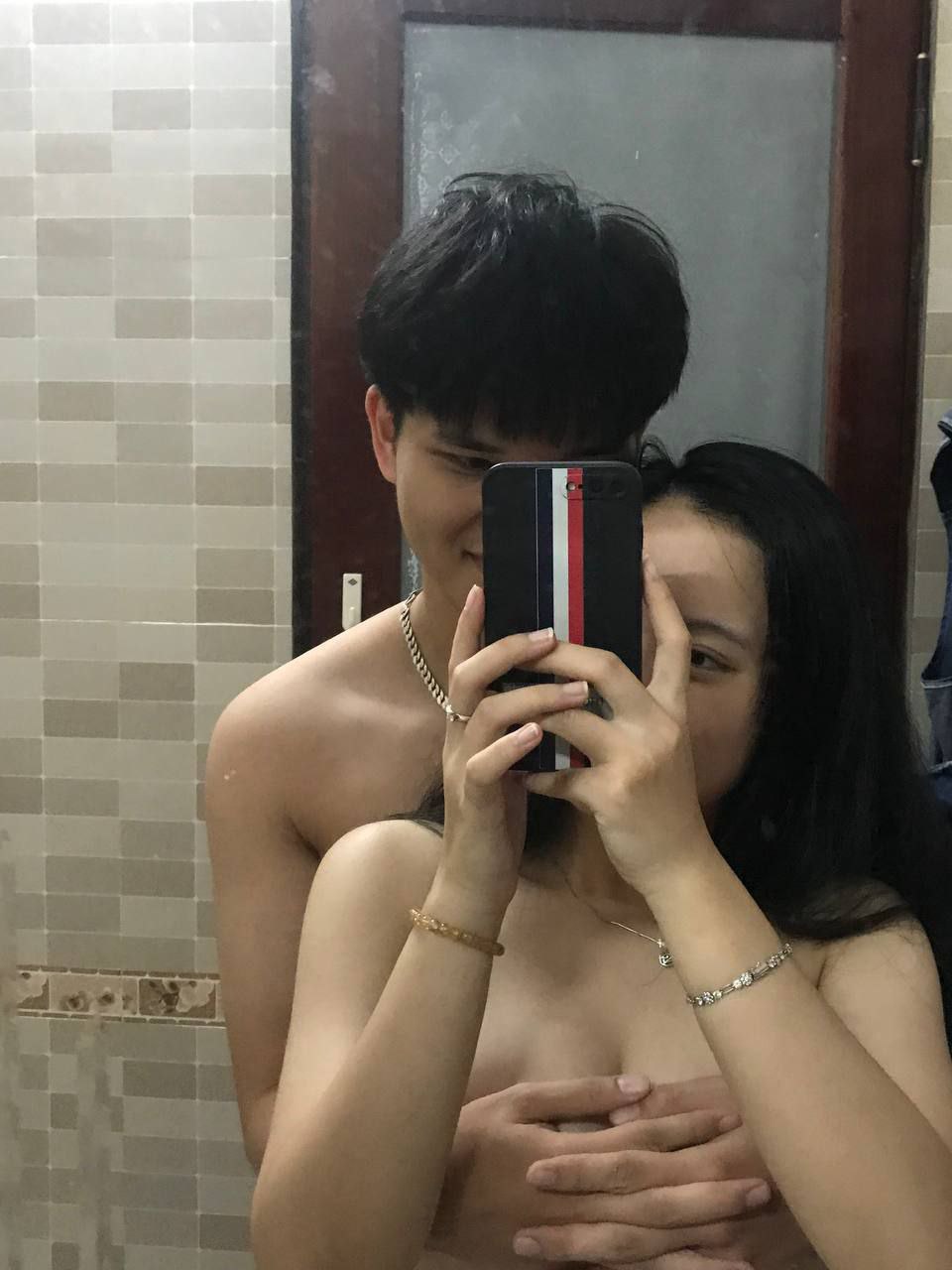 Thanh niên chưa biết mùi đời bị 3 cô bạn thân cướp đời trai