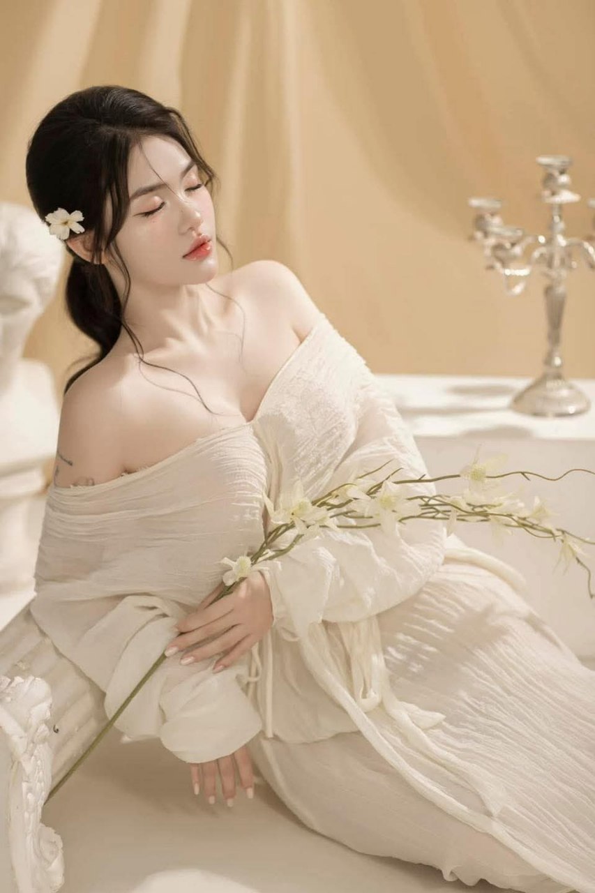 Với vẻ ngoài dễ thương, em điều dưỡng gạ xoạc tất cả bệnh nhân nam và bác sĩ ở bệnh viện