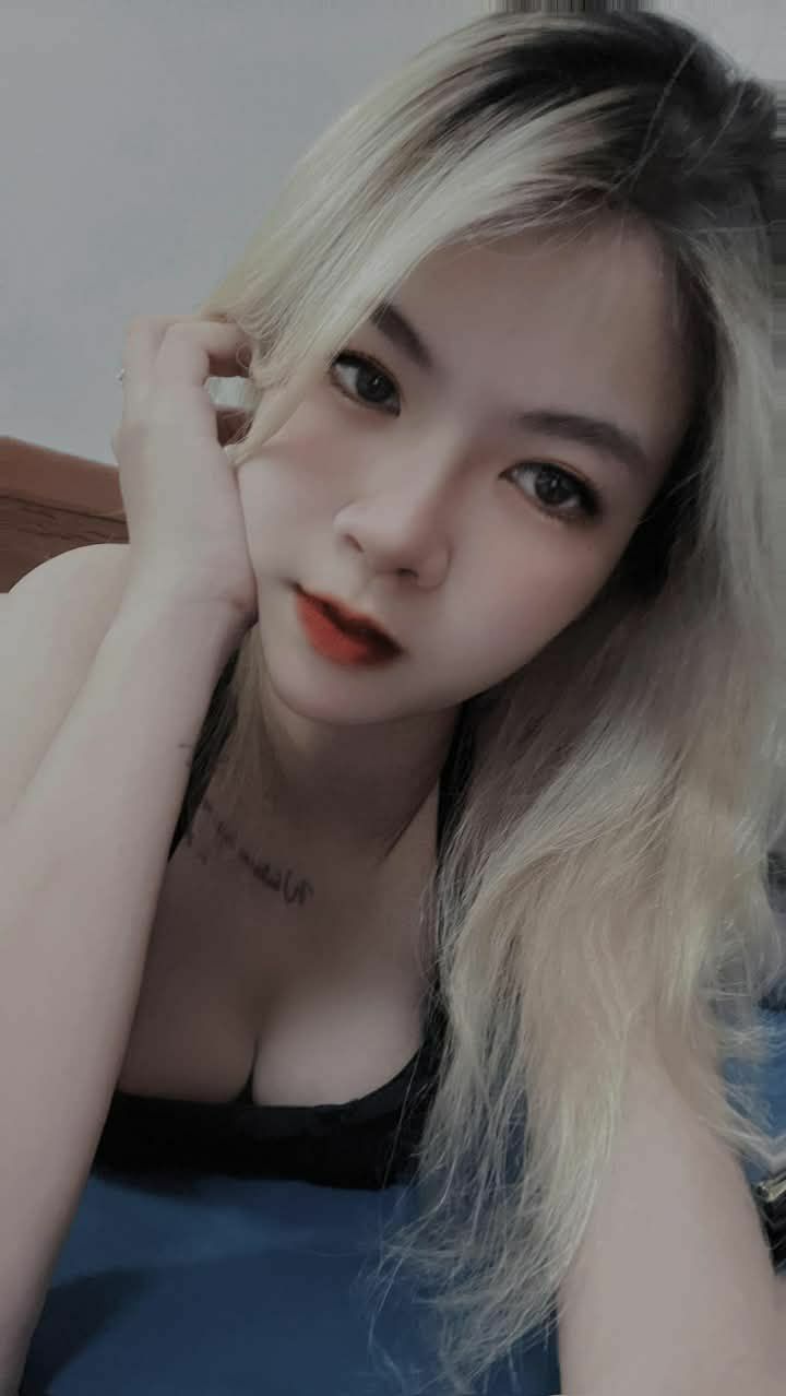 Hai cô bạn thân ngứa lỗ lồn được anh bạn thân chữa trị